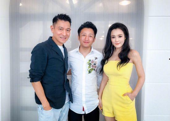 邹市明夫妇最新爆料视频,拳王背后的温馨瞬间 第1张 邹市明夫妇最新爆料视频,拳王背后的温馨瞬间 第1张